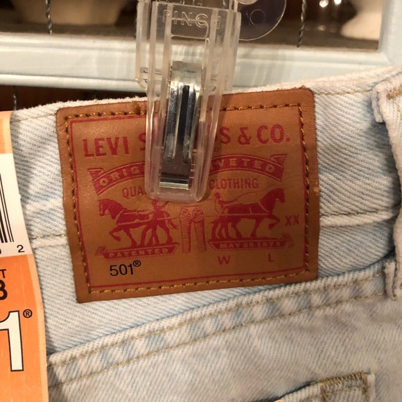 Levi Brand New two tone shorts - Picture 7 of 7